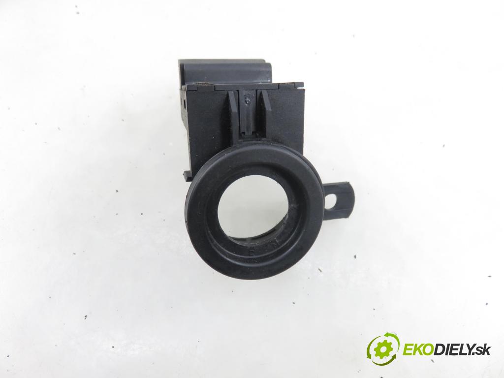 PEUGEOT 406 Break (8E/F) KOMBI 2001 80,00 2.0 HDI 110 - RHZ (DW10ATED) 1997,00 spinačka / zámky N0500108