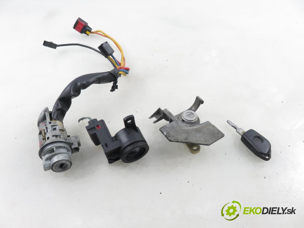 PEUGEOT 406 Break (8E/F) KOMBI 2001 80,00 2.0 HDI 110 - RHZ (DW10ATED) 1997,00 spinačka / zámky N0500108