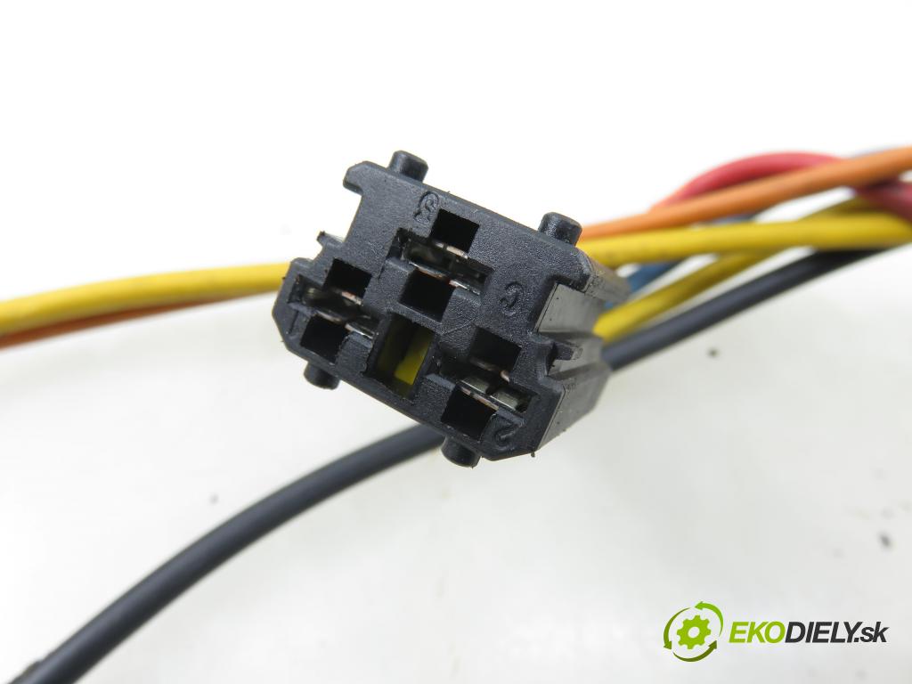 PEUGEOT 406 Break (8E/F) KOMBI 2001 80,00 2.0 HDI 110 - RHZ (DW10ATED) 1997,00 spinačka / zámky N0500108