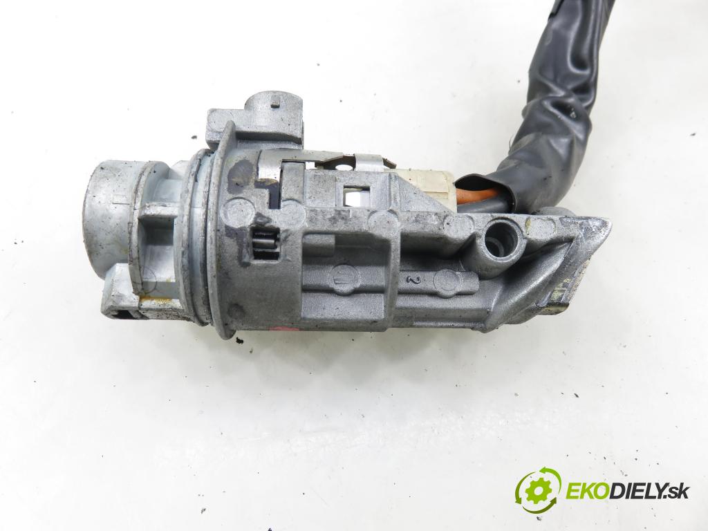 PEUGEOT 406 Break (8E/F) KOMBI 2001 80,00 2.0 HDI 110 - RHZ (DW10ATED) 1997,00 spinačka / zámky N0500108