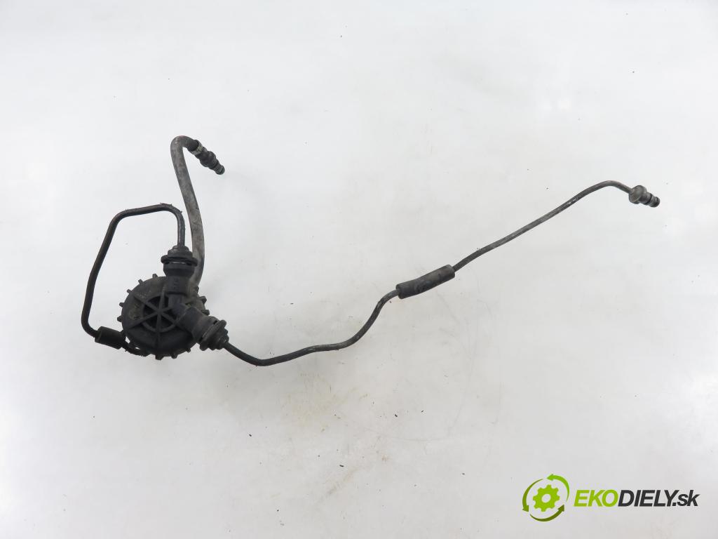 VOLVO S60 I (384) SEDAN 2006 136,00 2.4 D5 - D 5244 T4 2400,00 rúrka vypínacieho ložiska 30759380