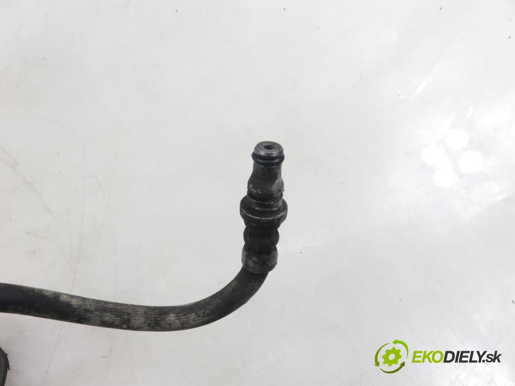 VOLVO S60 I (384) SEDAN 2006 136,00 2.4 D5 - D 5244 T4 2400,00 rúrka vypínacieho ložiska 30759380