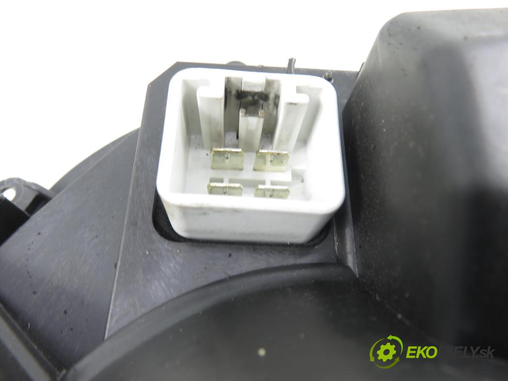 VOLVO S60 I (384) SEDAN 2006 136,00 2.4 D5 - D 5244 T4 2400,00 Ventilátor vetráku 86577