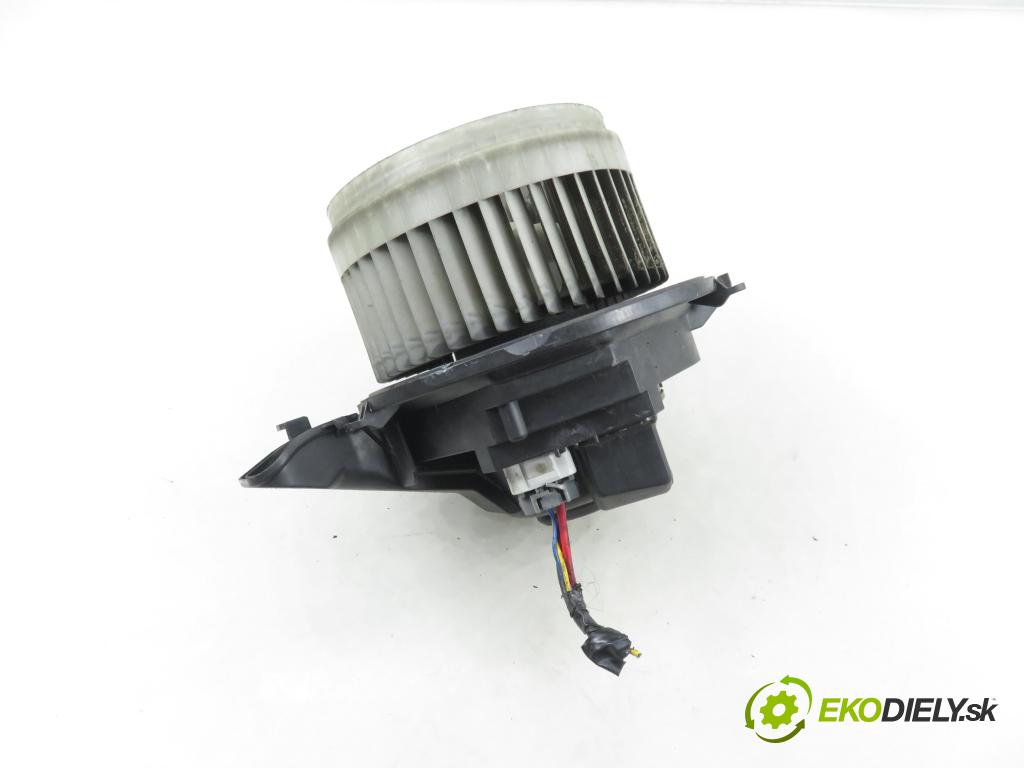 VOLVO S60 I (384) SEDAN 2006 136,00 2.4 D5 - D 5244 T4 2400,00 Ventilátor vetráku 86577