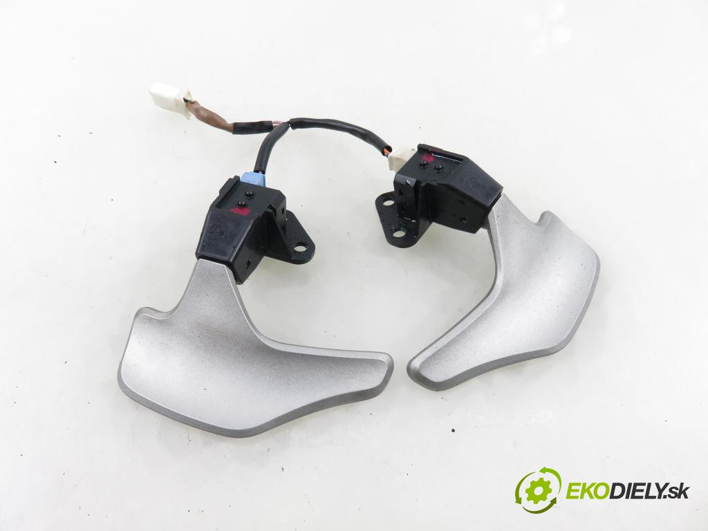 TOYOTA AURIS (_E15_) HB 2007 91,00 1.6 Dual-VVTi 124 - 1ZR-FE 1598,00 vypínač / prepínač 5883A73