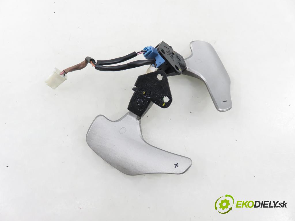 TOYOTA AURIS (_E15_) HB 2007 91,00 1.6 Dual-VVTi 124 - 1ZR-FE 1598,00 vypínač / přepínač 5883A73