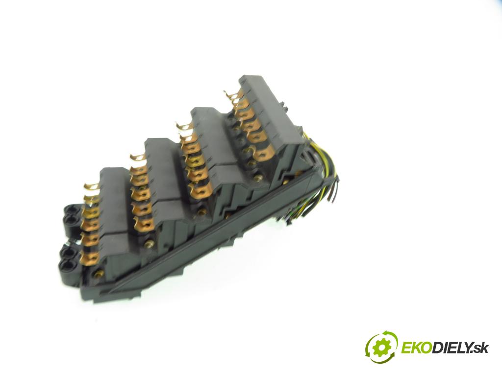 MERCEDES-BENZ Sedan (W124) SEDAN 1992 100,00 200 E (124.019) - M 111.940 1998,00 skříňka POJISTKY: 1245402050