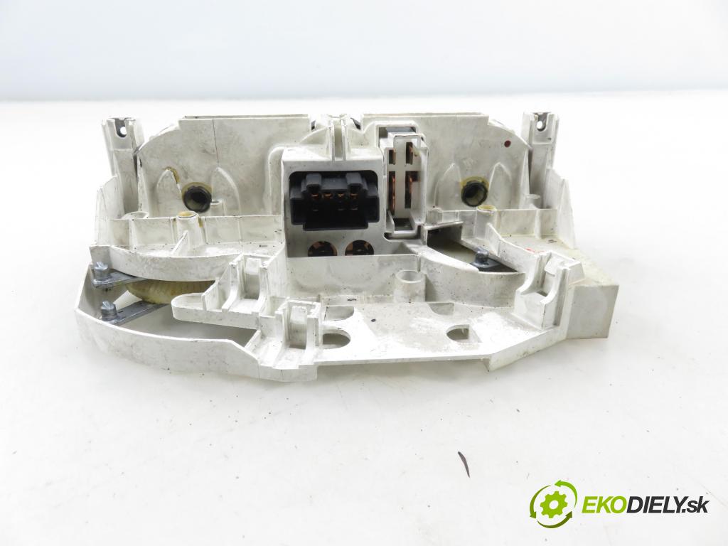 SEAT TOLEDO II (1M2) SEDAN 2001 66,00 1.9 TDI 90 - ALH 1896,00 Panel kúrenia KLIMATIZACE: 1M0820045A