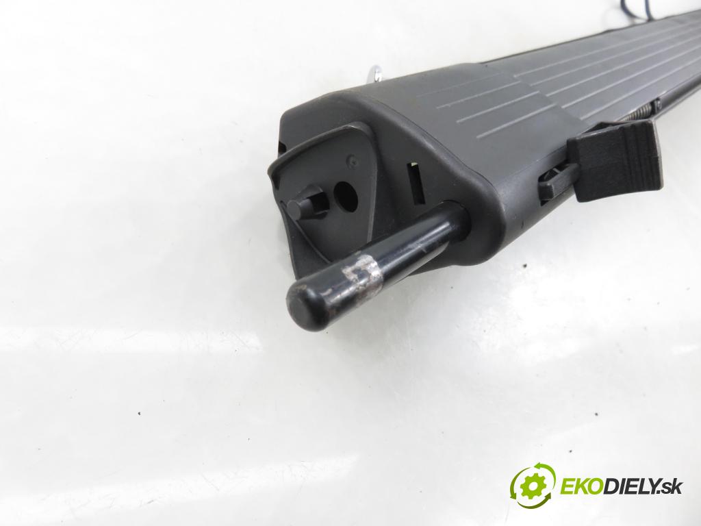 FORD FOCUS III Turnier KOMBI 2012 85,00 1.6 TDCi - T1DB 1560,00 Roleta kufr