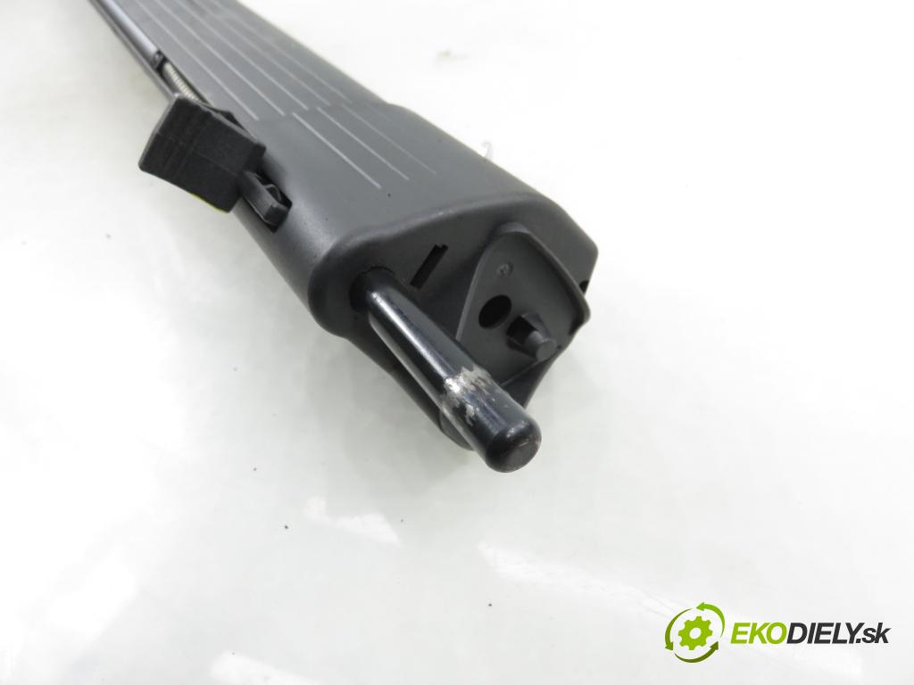 FORD FOCUS III Turnier KOMBI 2012 85,00 1.6 TDCi - T1DB 1560,00 Roleta kufr