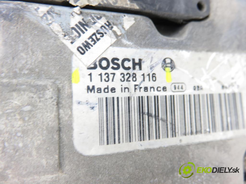 VOLVO S60 I (384) SEDAN 2006 136,00 2.4 D5 - D 5244 T4 2400,00 ventilátor chladič PODNEBÍ / VODA 30723105 ; 0130706822 ; 1137328116