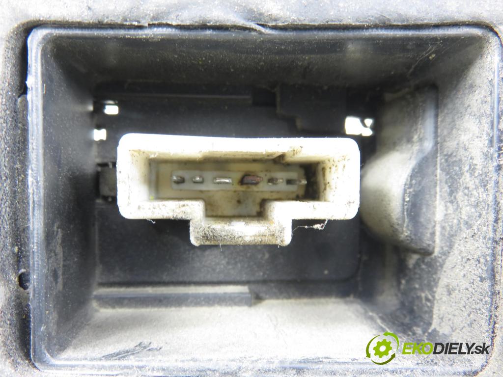 PEUGEOT 307 Break (3E) KOMBI 2003 66,00 2.0 HDI 90 - RHY (DW10TD) 1997,00 PŘÍSPĚVEK svetla levý ZADNÍ: 89026938