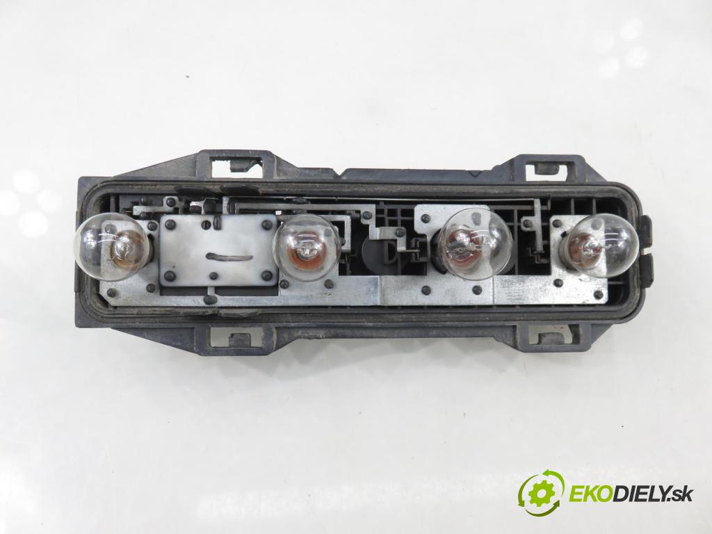 PEUGEOT 307 Break (3E) KOMBI 2003 66,00 2.0 HDI 90 - RHY (DW10TD) 1997,00 PŘÍSPĚVEK svetla levý ZADNÍ: 89026938