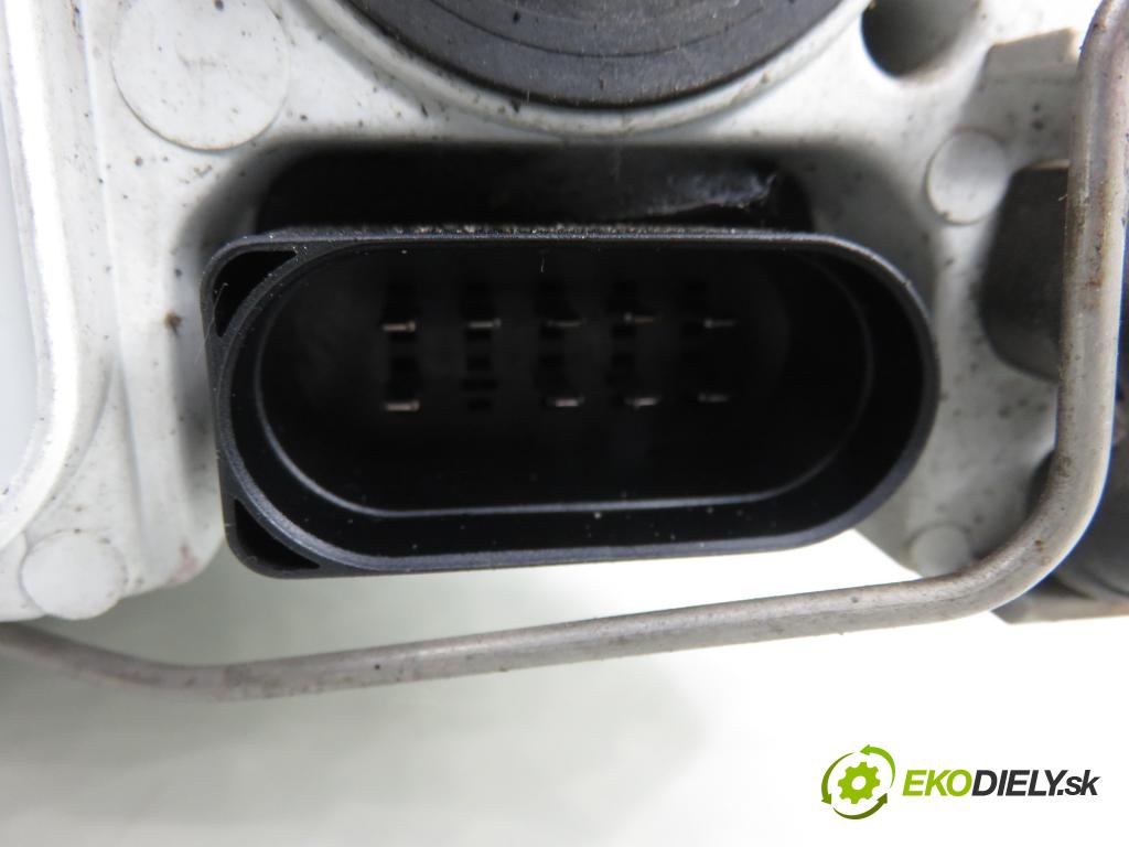 SKODA OCTAVIA II (1Z3) LIFTBACK 2012 75,00 1.6 - BSE 1595,00 Svetlo PP