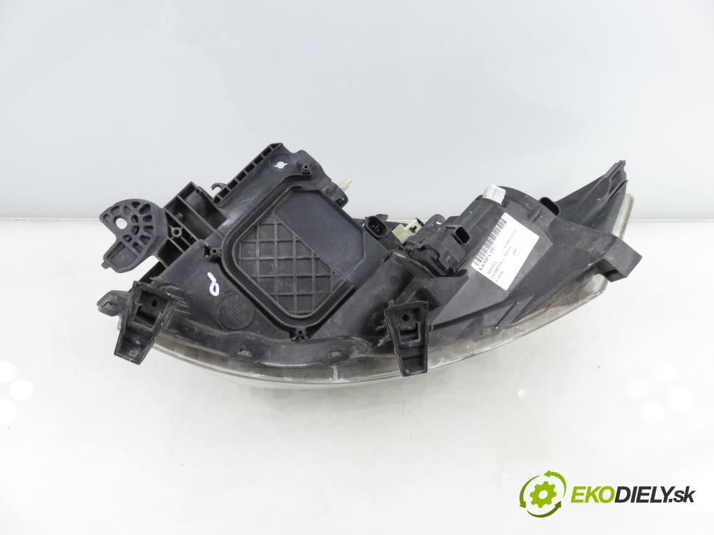 TOYOTA AURIS (_E15_) HB 2007 91,00 1.6 Dual-VVTi 124 - 1ZR-FE 1598,00 světlo PP 8113002470