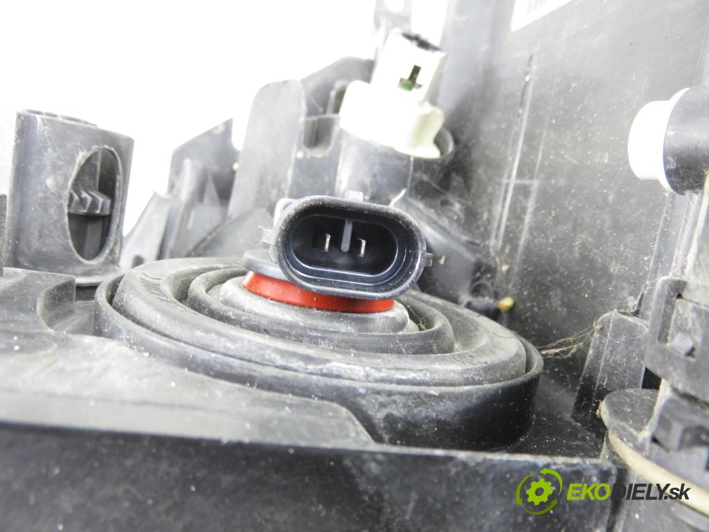 TOYOTA AURIS (_E15_) HB 2007 91,00 1.6 Dual-VVTi 124 - 1ZR-FE 1598,00 světlo PP 8113002470