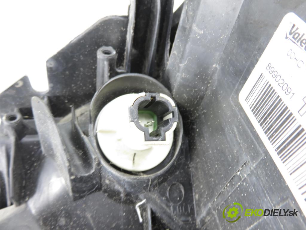 TOYOTA AURIS (_E15_) HB 2007 91,00 1.6 Dual-VVTi 124 - 1ZR-FE 1598,00 světlo PP 8113002470