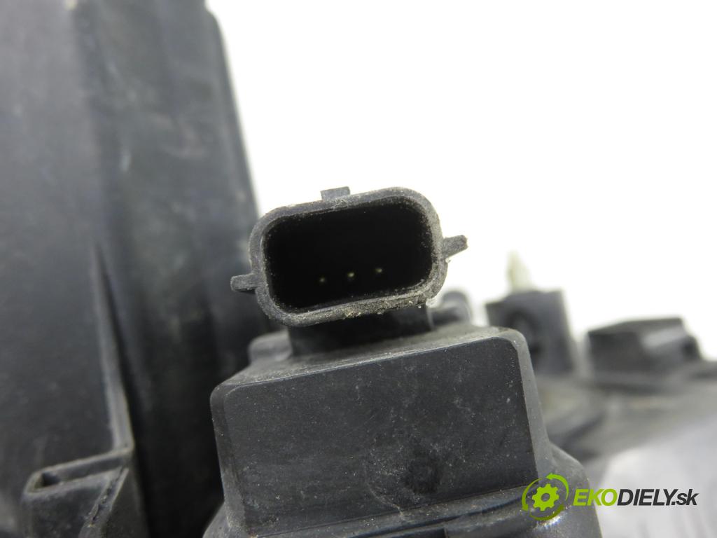 TOYOTA AURIS (_E15_) HB 2007 91,00 1.6 Dual-VVTi 124 - 1ZR-FE 1598,00 světlo LP 8115002460