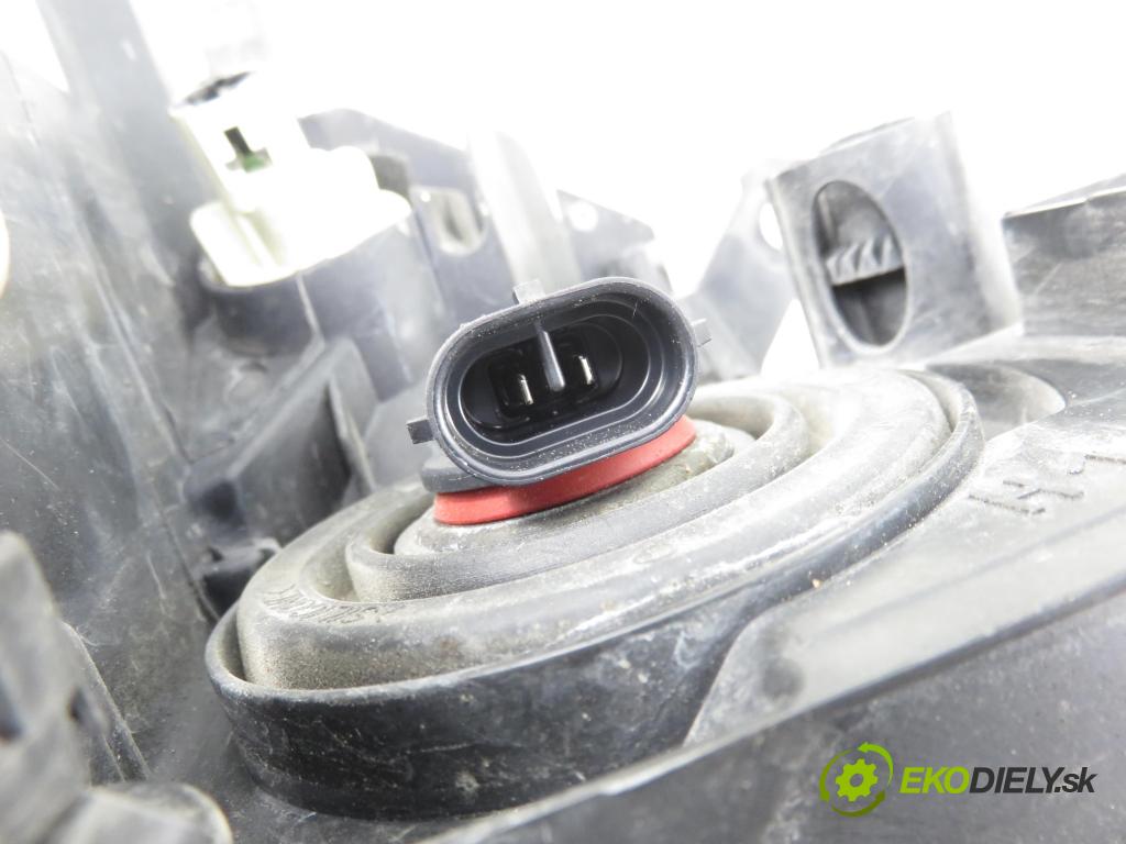 TOYOTA AURIS (_E15_) HB 2007 91,00 1.6 Dual-VVTi 124 - 1ZR-FE 1598,00 světlo LP 8115002460