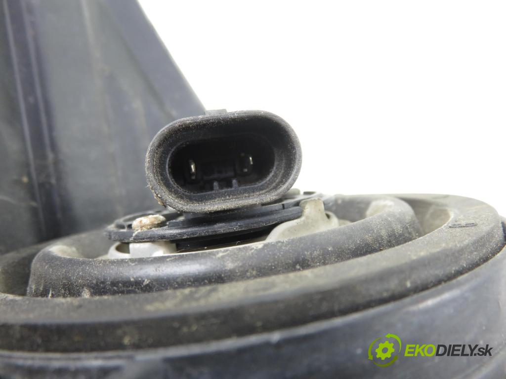 TOYOTA AURIS (_E15_) HB 2007 91,00 1.6 Dual-VVTi 124 - 1ZR-FE 1598,00 světlo LP 8115002460