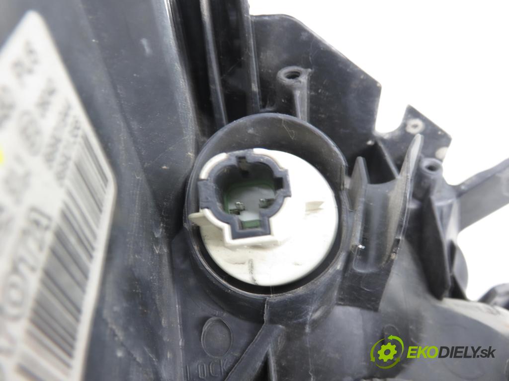 TOYOTA AURIS (_E15_) HB 2007 91,00 1.6 Dual-VVTi 124 - 1ZR-FE 1598,00 světlo LP 8115002460