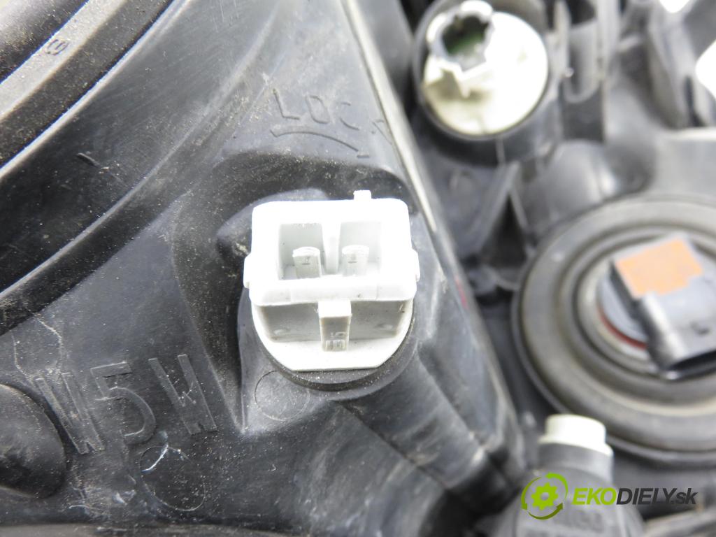 TOYOTA AURIS (_E15_) HB 2007 91,00 1.6 Dual-VVTi 124 - 1ZR-FE 1598,00 světlo LP 8115002460