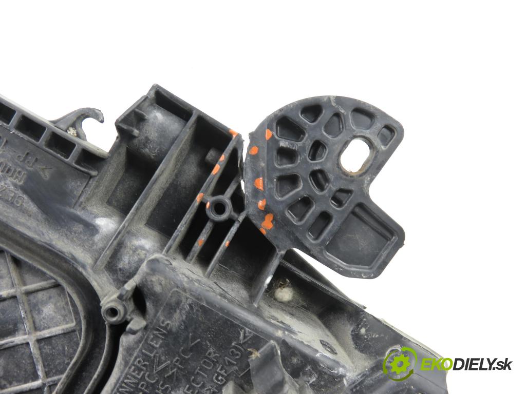 TOYOTA AURIS (_E15_) HB 2007 91,00 1.6 Dual-VVTi 124 - 1ZR-FE 1598,00 světlo LP 8115002460