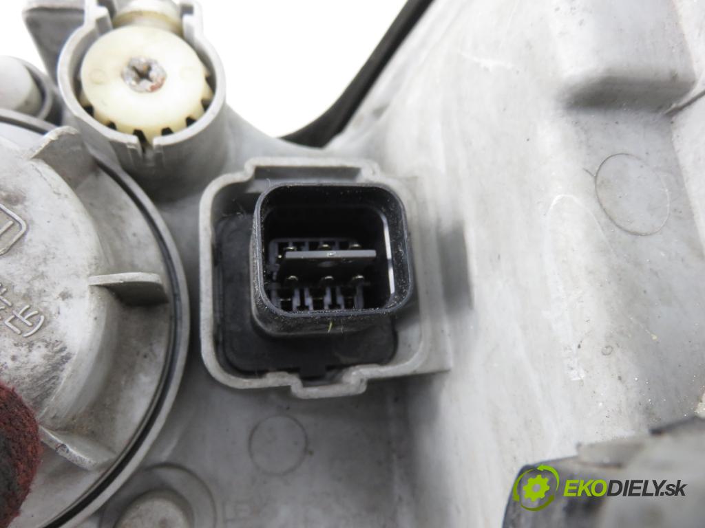 HYUNDAI SONATA IV (EF) SEDAN 2004 96,00 2.0 1997,00 Svetlo PP
