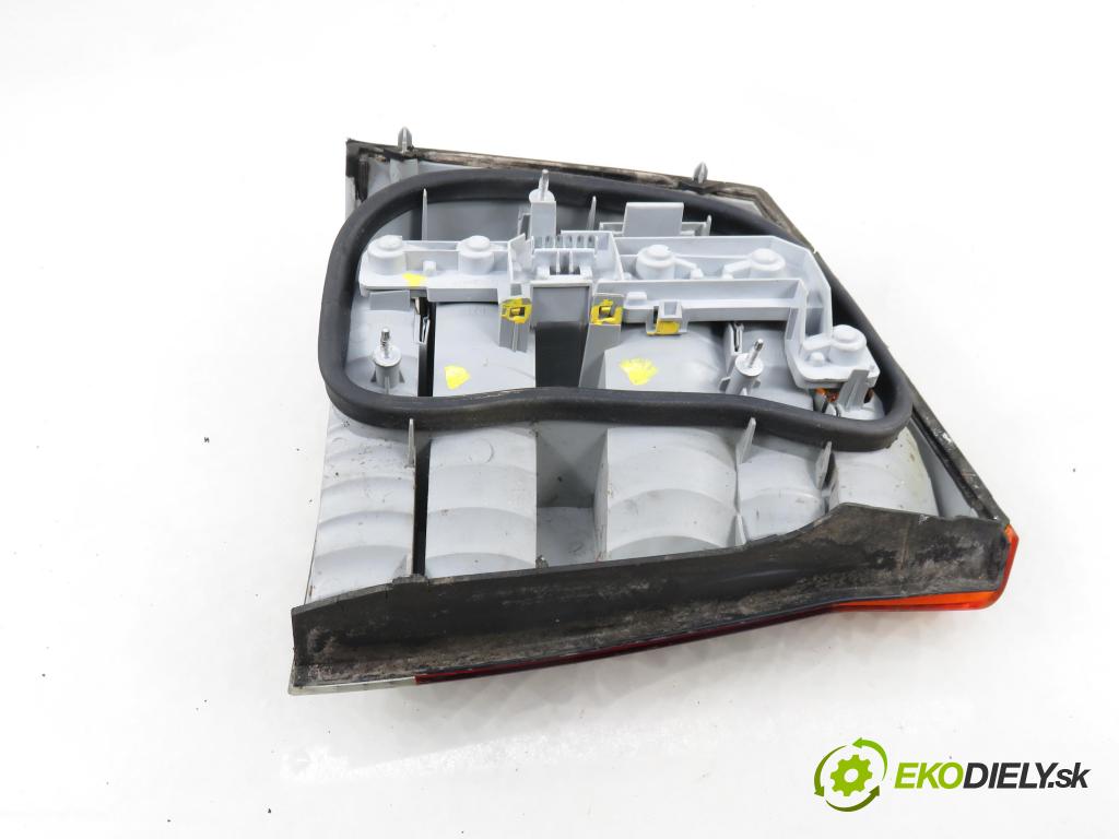 OPEL VECTRA C (Z02) SEDAN 2003 90,00 1.8 16V 122 - Z 18 XE 1796,00 světlo pravé zadní