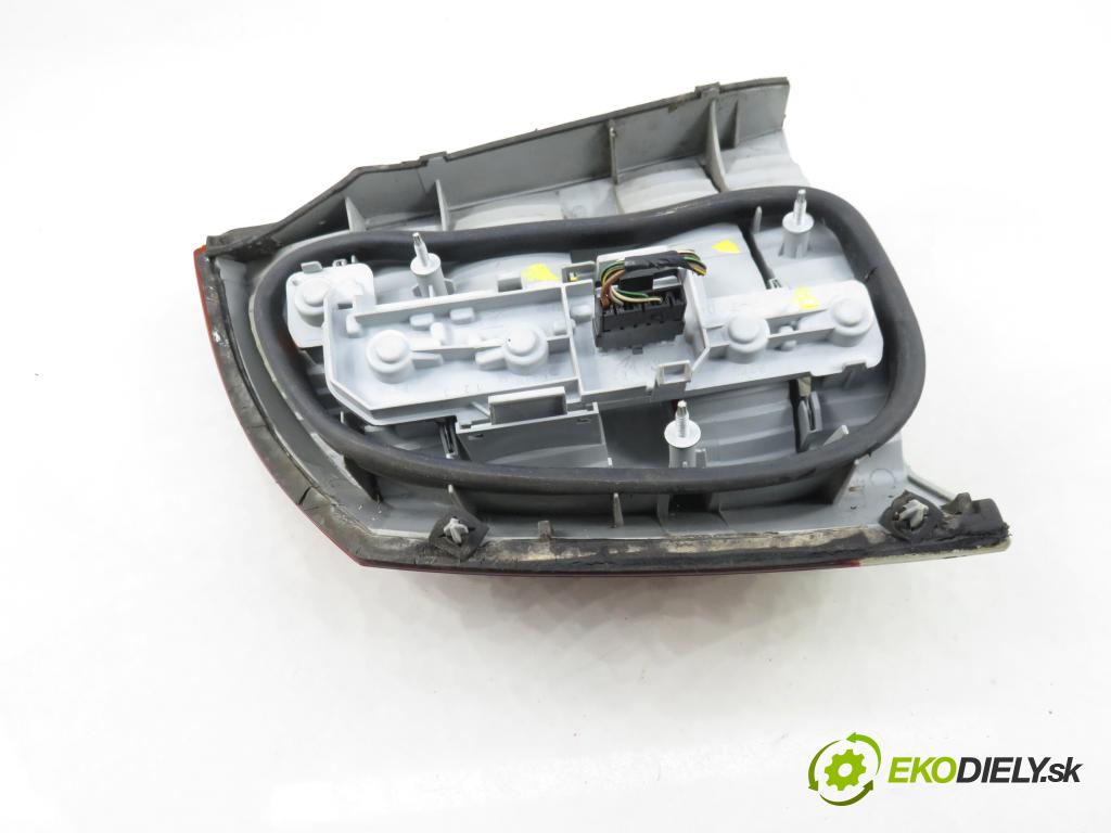 OPEL VECTRA C (Z02) SEDAN 2003 90,00 1.8 16V 122 - Z 18 XE 1796,00 světlo pravé zadní