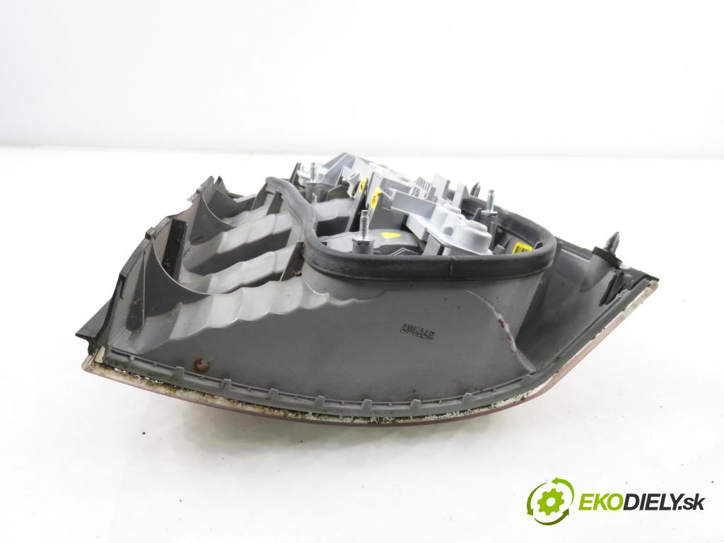 OPEL VECTRA C (Z02) SEDAN 2003 90,00 1.8 16V 122 - Z 18 XE 1796,00 Svetlo ľavé zadné 13130643