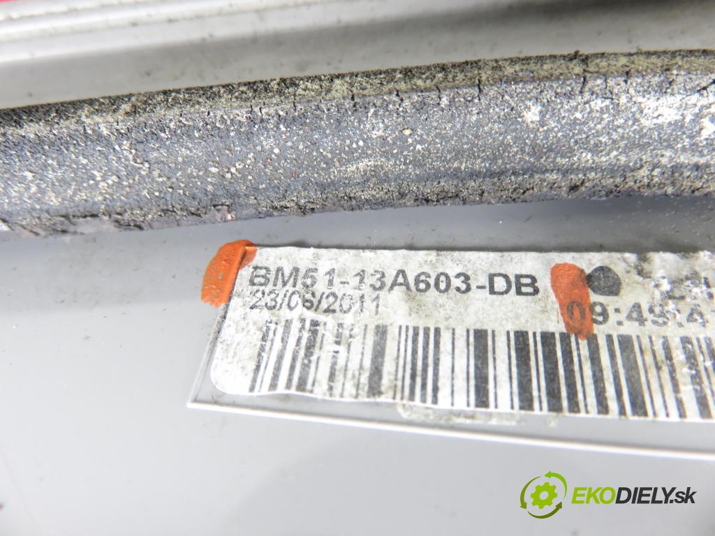 FORD FOCUS III Turnier KOMBI 2012 85,00 1.6 TDCi - T1DB 1560,00 Svetlo ľavé zadné kufor BM5113A603DB