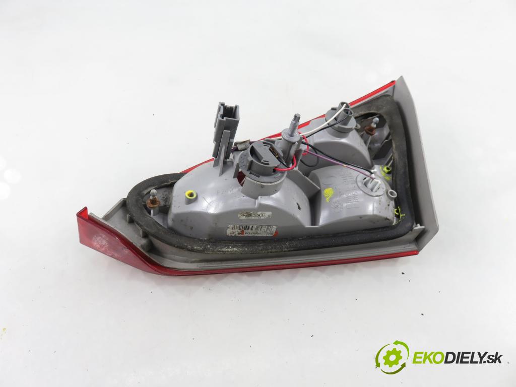 FORD FOCUS III Turnier KOMBI 2012 85,00 1.6 TDCi - T1DB 1560,00 Svetlo ľavé zadné kufor BM5113A603DB