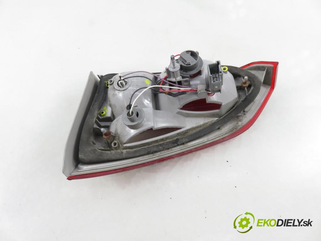 FORD FOCUS III Turnier KOMBI 2012 85,00 1.6 TDCi - T1DB 1560,00 Svetlo ľavé zadné kufor BM5113A603DB