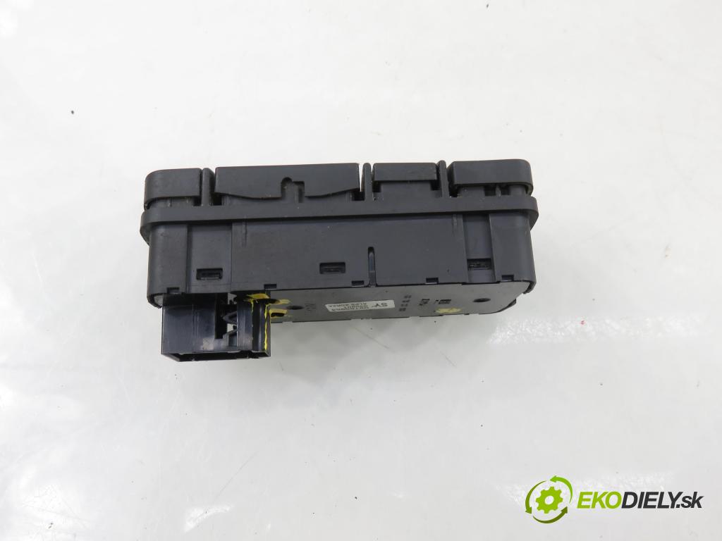 OPEL VECTRA C (Z02) SEDAN 2003 90,00 1.8 16V 122 - Z 18 XE 1796,00 Panel ovládania okien 09185954