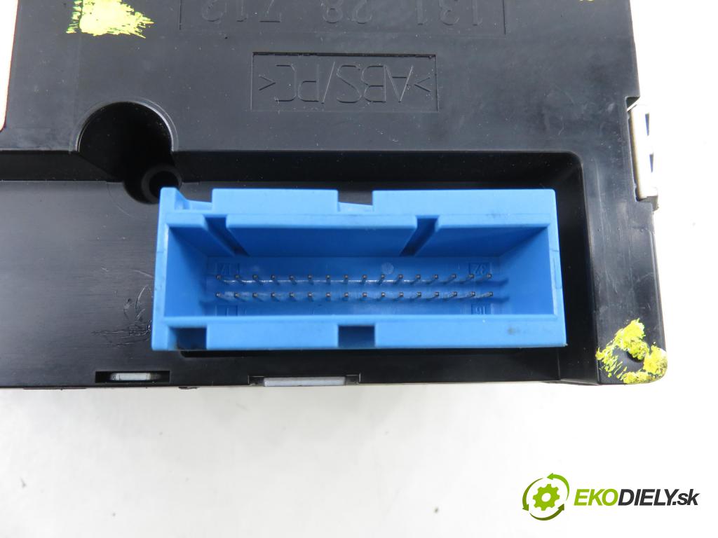 OPEL VECTRA C (Z02) SEDAN 2003 90,00 1.8 16V 122 - Z 18 XE 1796,00 Panel kúrenia KLIMATIZACE: 13138196