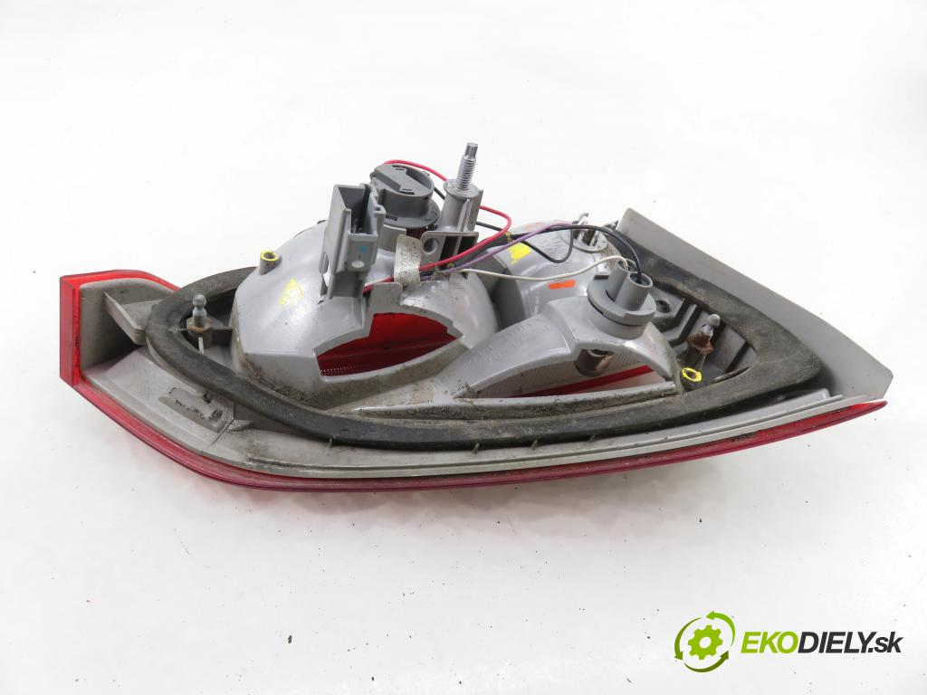 FORD FOCUS III Turnier KOMBI 2012 85,00 1.6 TDCi - T1DB 1560,00 Svetlo pravé zadné kufor BM5113A602B