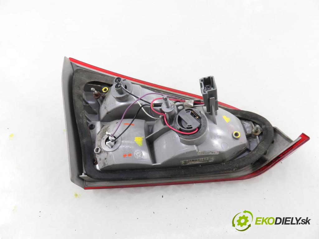 FORD FOCUS III Turnier KOMBI 2012 85,00 1.6 TDCi - T1DB 1560,00 Svetlo pravé zadné kufor BM5113A602B