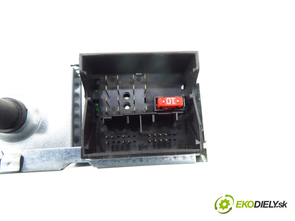 CITROEN C3 II (SC_) HB 2014 50,00 1.4 HDi 70 - 8HR (DV4C) 1398,00 RADIO CD 98032839XT