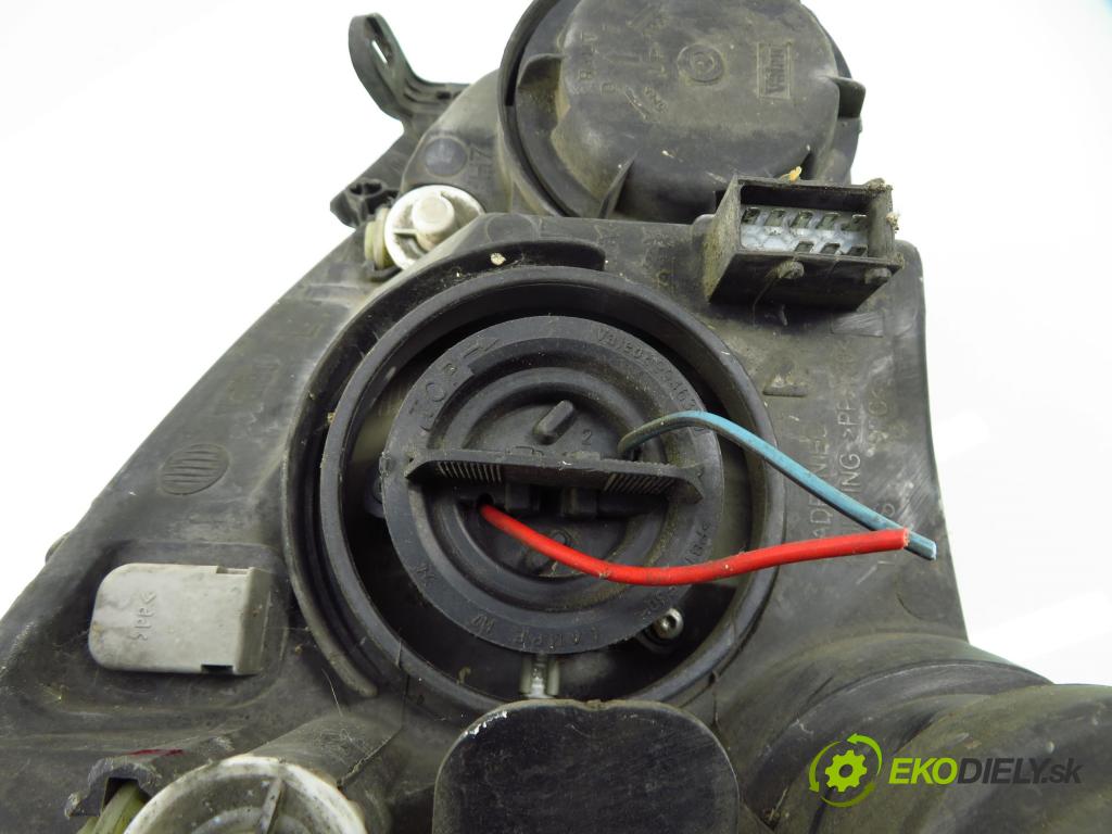 OPEL COMBO C KOMBIVAN 2003 62,00 1.6 8V 84 - Z 16 SE 1598,00 Svetlo LP 13115006