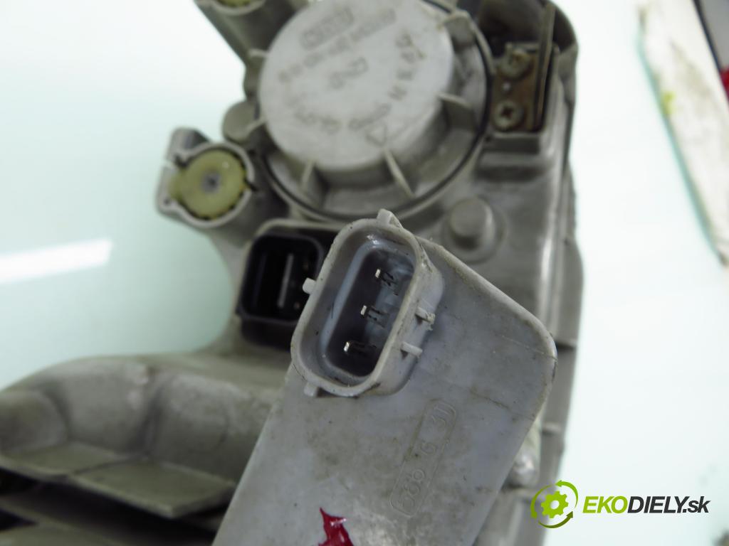 HYUNDAI SONATA IV (EF) SEDAN 2004 96,00 2.0 1997,00 Svetlo LP