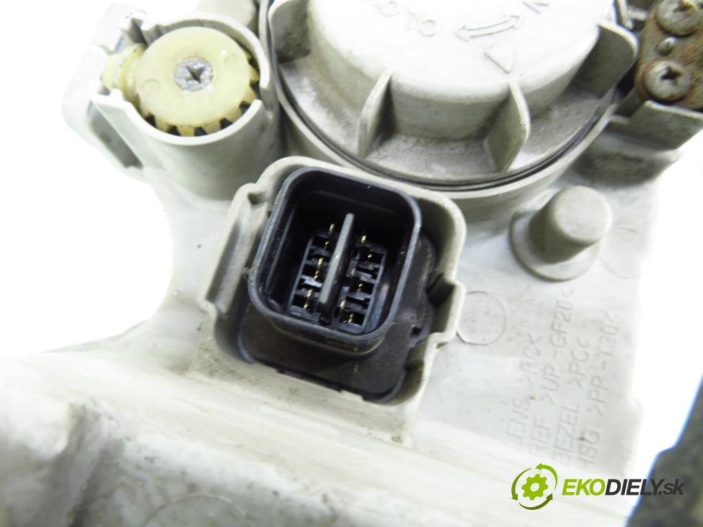 HYUNDAI SONATA IV (EF) SEDAN 2004 96,00 2.0 1997,00 Svetlo LP