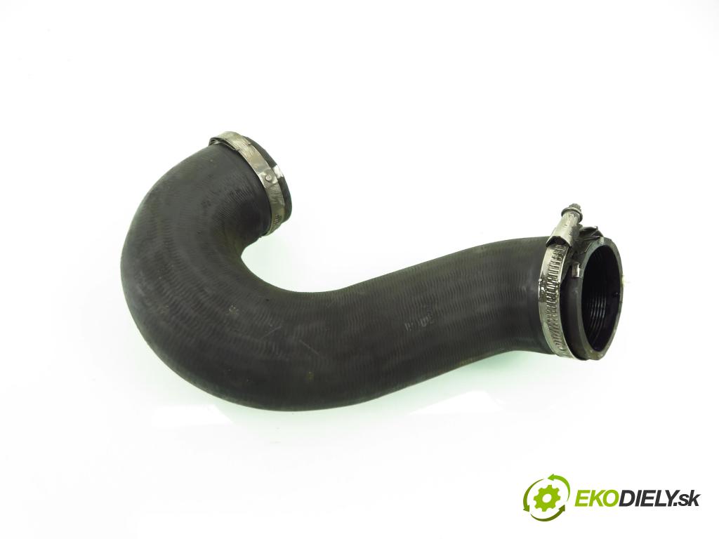 PORSCHE CAYENNE II (92A) SUV 2010 176,00 3.0 Diesel - M 05.9E 2967,00 Rúra intercoolera turba 7P0145972A