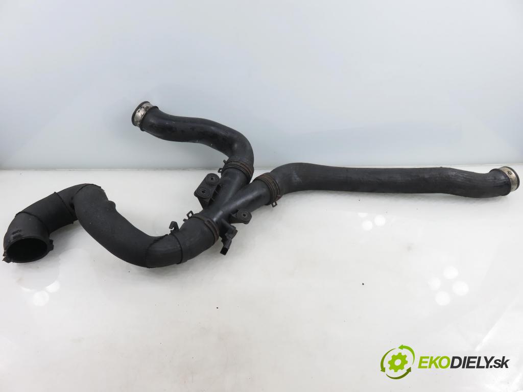 VW PHAETON (3D1, 3D2, 3D3, 3D4, 3D6, 3D7, 3D8, 3D9) SEDAN 2006 165,00 3.0 TDI 2967,00 Rúra intercoolera turba 3D0145840L ; 3D0145834 ; 3D0145834AA