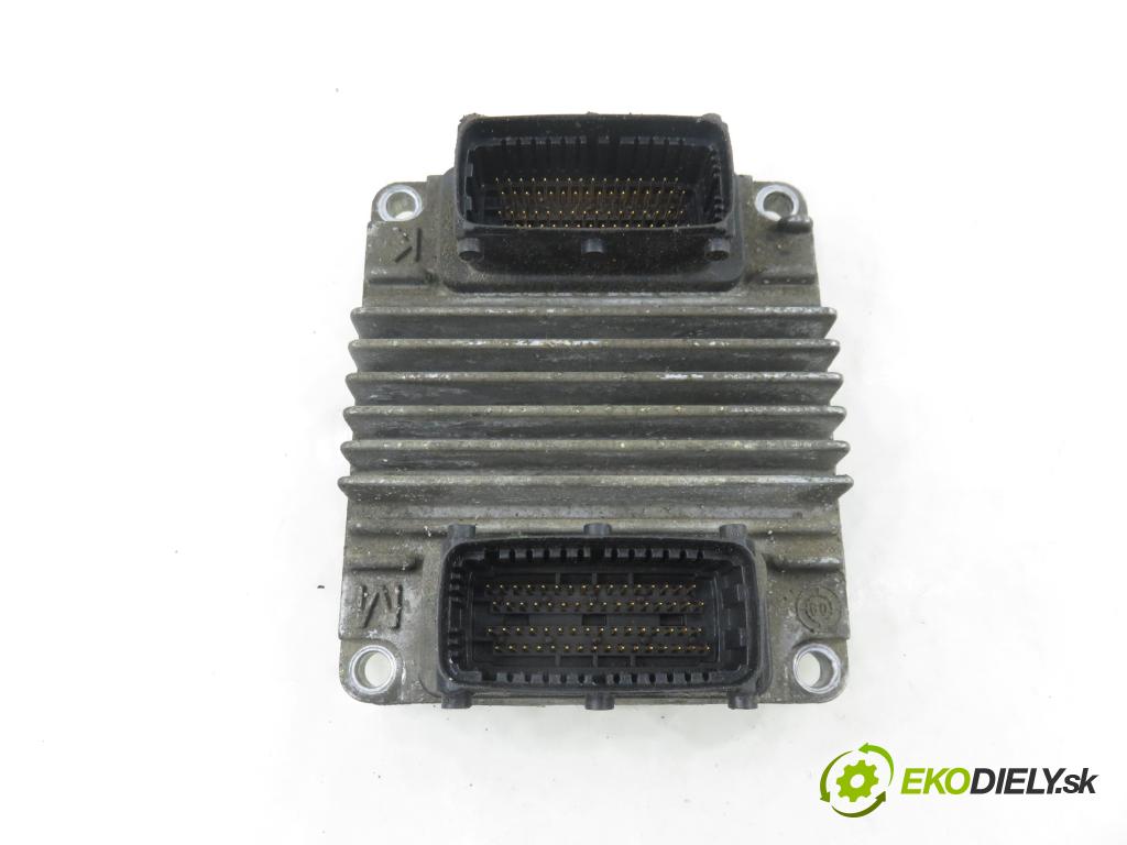 OPEL CORSA C (X01) HB 2002 55,00 1.7 DTI - Y 17 DT 1686,00 řídící jednotka motora 8972272257 ; 09389429