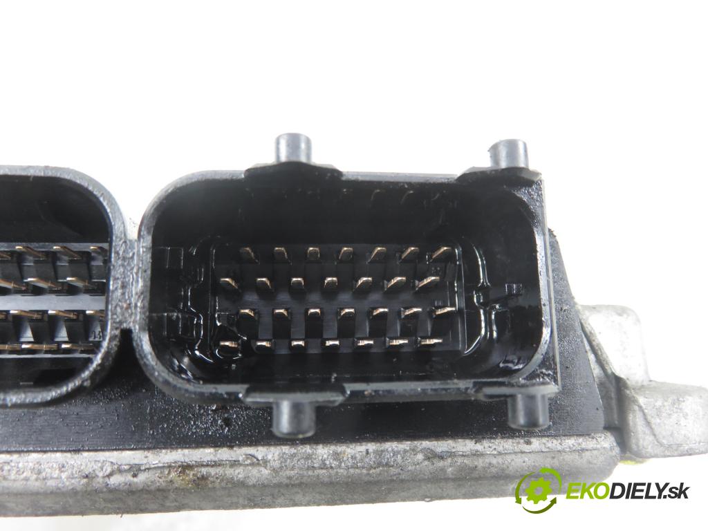 SKODA OCTAVIA I (1U2) LIFTBACK 2000 66,00 1.9 TDI 90- AGR 1896,00 řídící jednotka motora 038906018GM ; 0281010181