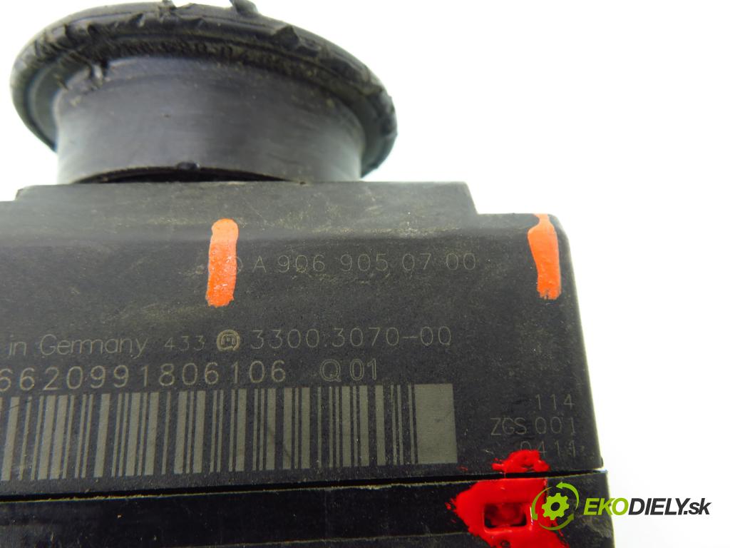 MERCEDES-BENZ SPRINTER 3,5-t Skrzynia (906) FURGON 2007 80,00 311 CDI (906.631, 906.633, 906.635, 906.637) - OM 2148,00 spínačka A9069050700 (Spínací skříňka)