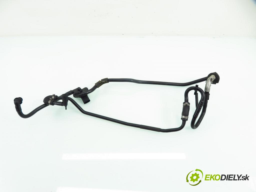 PORSCHE CAYENNE II (92A) SUV 2010 176,00 3.0 Diesel - M 05.9E 2967,00 trubka do serva 7P0611932AD