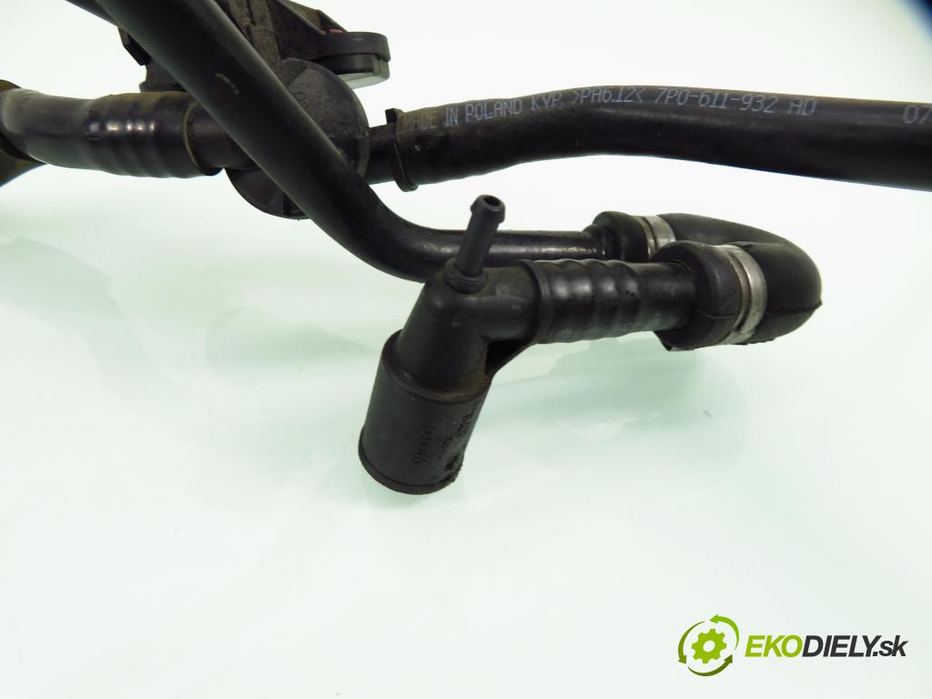 PORSCHE CAYENNE II (92A) SUV 2010 176,00 3.0 Diesel - M 05.9E 2967,00 trubka do serva 7P0611932AD