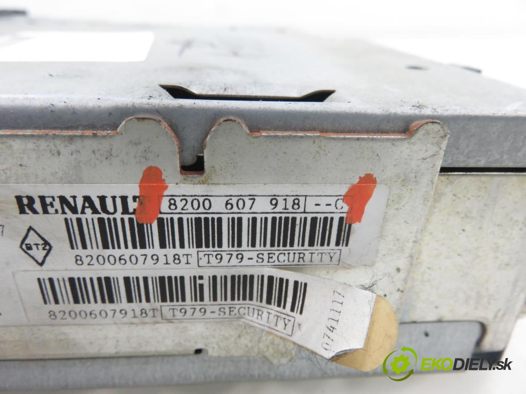 RENAULT SCENIC II (JM0/1_) MINIVAN 2008 78,00 1.5 dCi 106 - K9K 732 1461,00 RADIO 8200607918